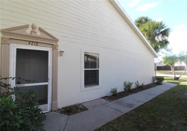 $2,400 | 4218 St Charles Drive, Sarasota, FL 34243