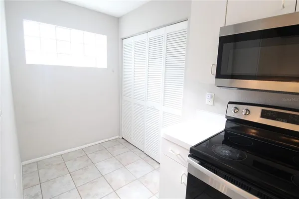 $2,400 | 4218 St Charles Drive, Sarasota, FL 34243