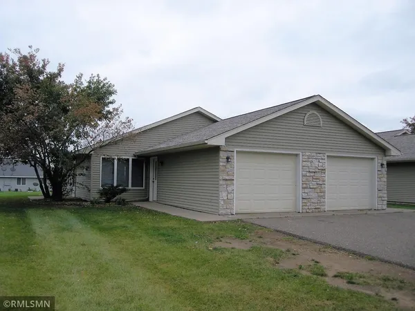 $1,300 | 626 West 8th Street, Unit A, New Richmond, WI 54017