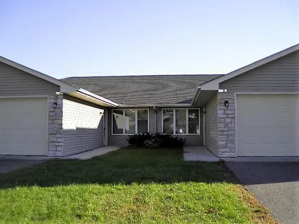 $1,300 | 626 West 8th Street, Unit A, New Richmond, WI 54017