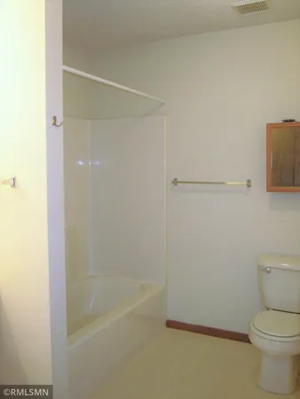 $1,300 | 626 West 8th Street, Unit A, New Richmond, WI 54017