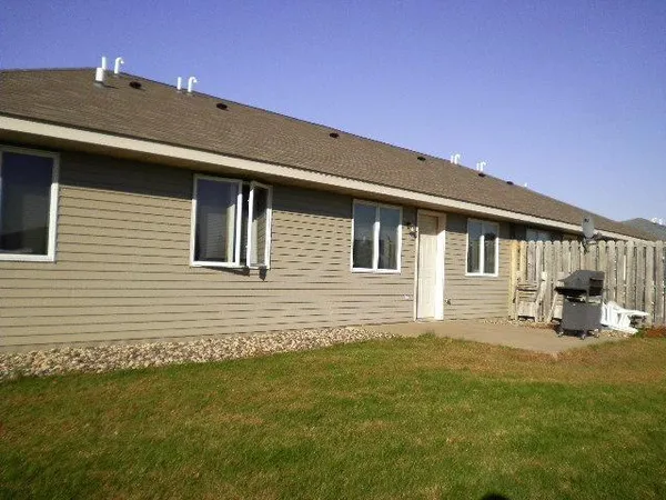 $1,300 | 626 West 8th Street, Unit A, New Richmond, WI 54017