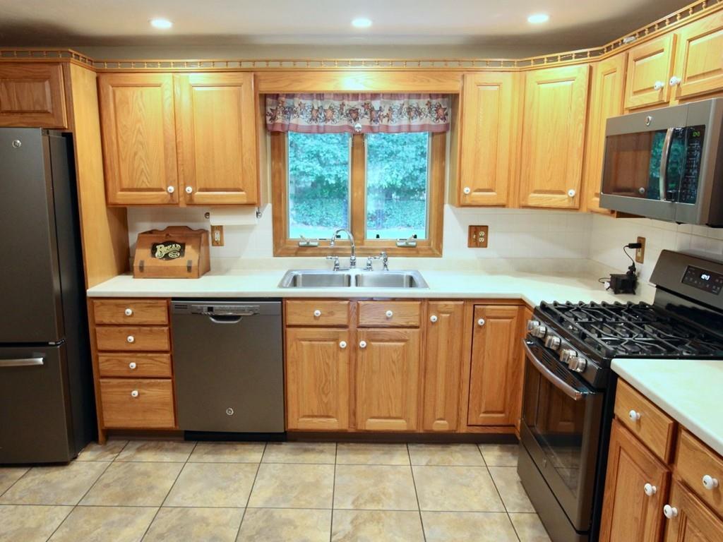 30 Fieldcrest Drive Bridgewater, MA 02324 - Photo 4 of 26