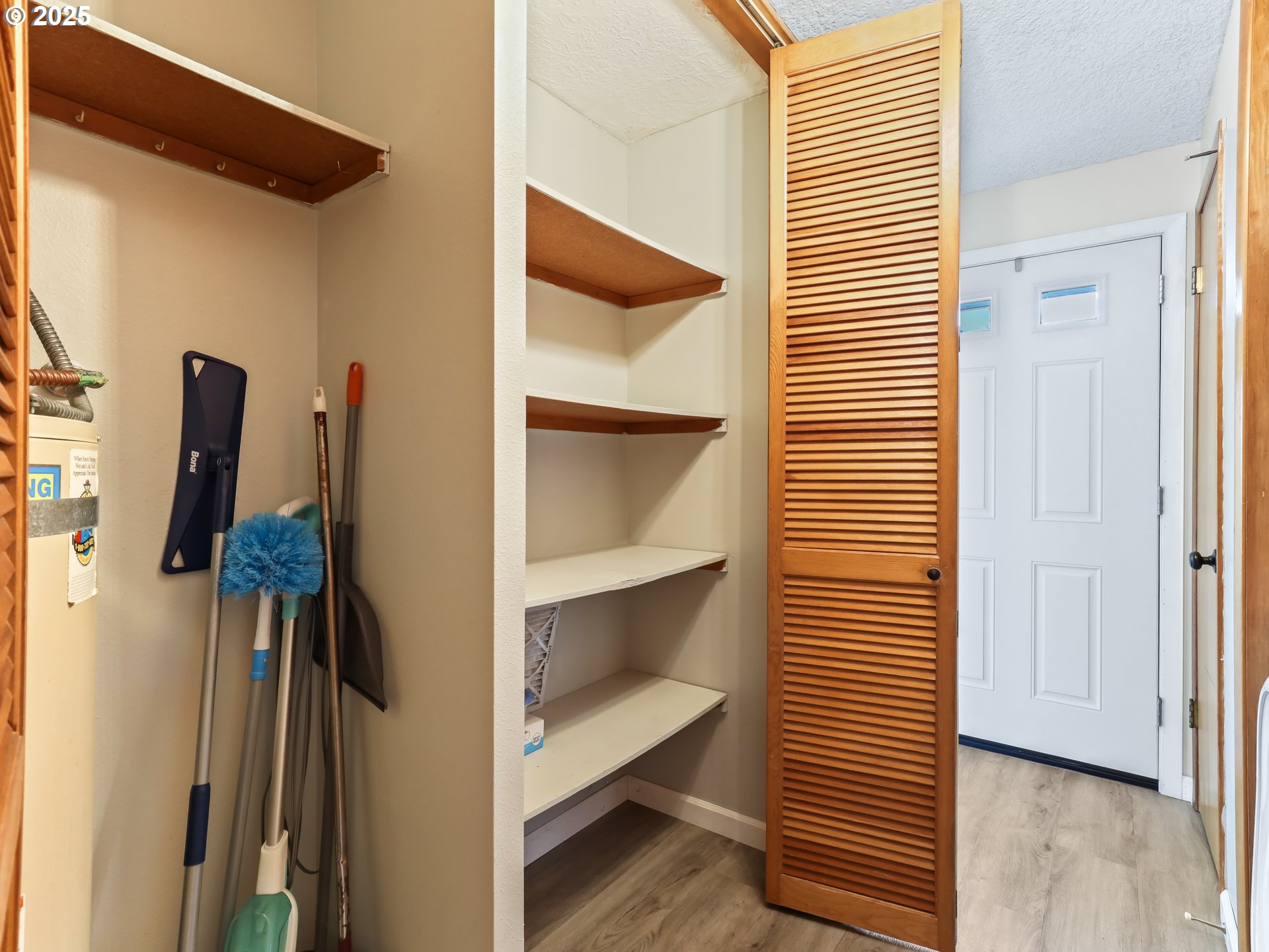 14967 Southeast Grant Court Portland, OR 97233 - Photo 27 of 46 a view of walk in closet