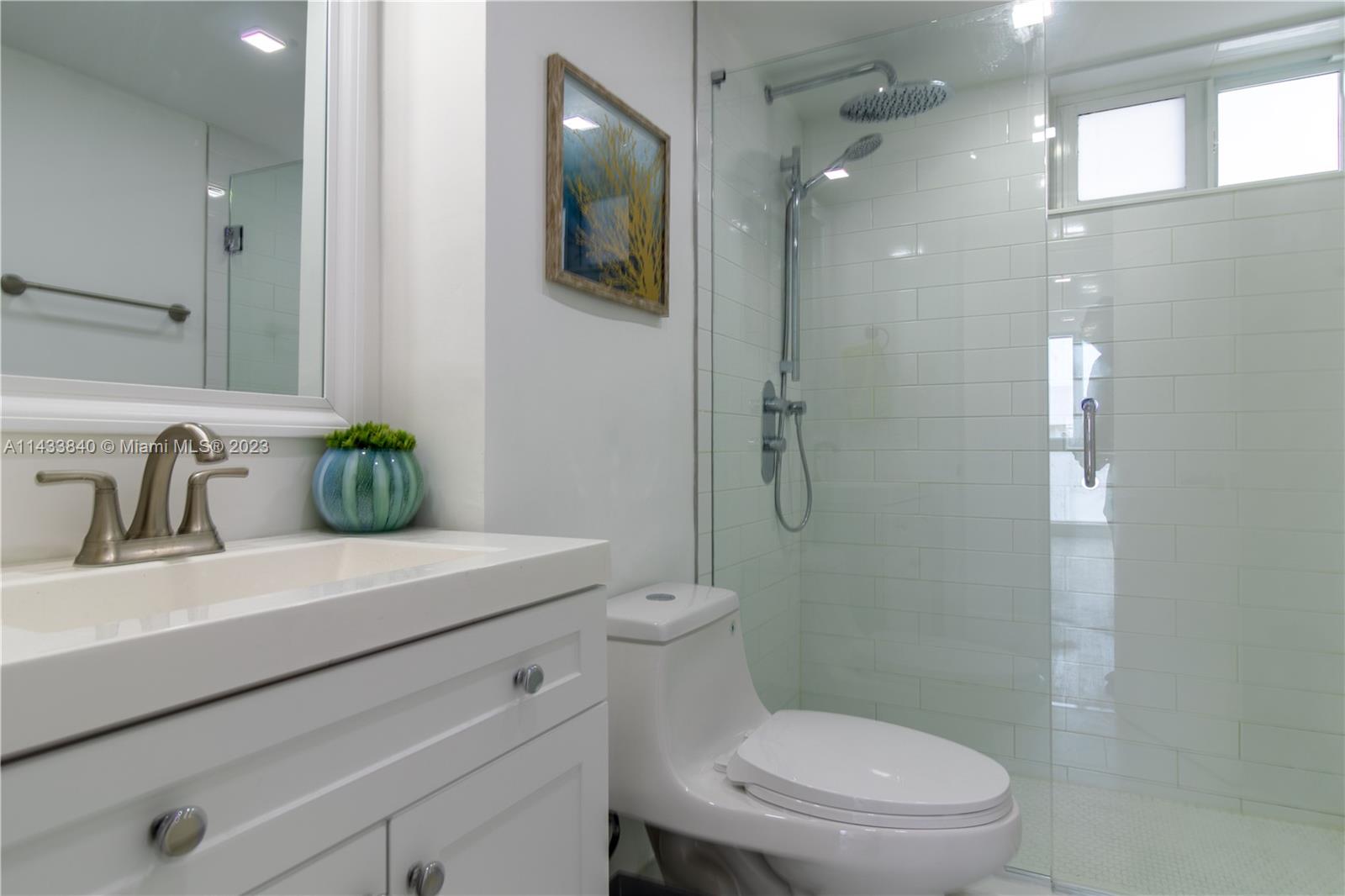 1670 Bay Road, Unit 5B Miami Beach, FL 33139 - Photo 7 of 12 Gallery Image 7