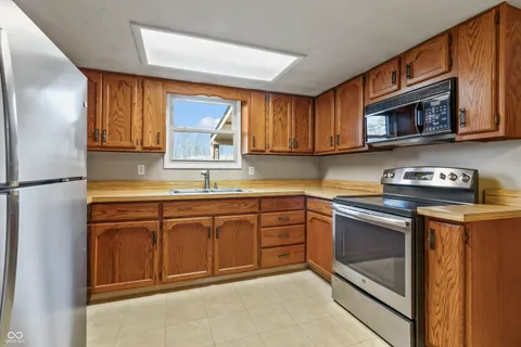 $299,900 | 10190 North Balfer Drive East, Fortville, IN 46040