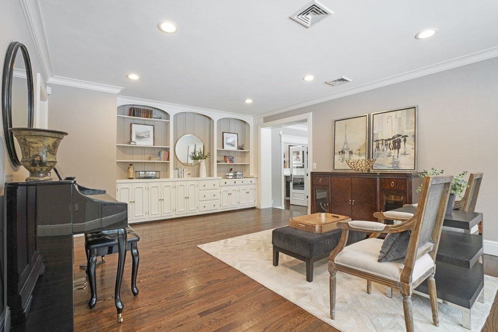 4 Woodcliff Road Wellesley, MA 02481 - Photo 12 of 37