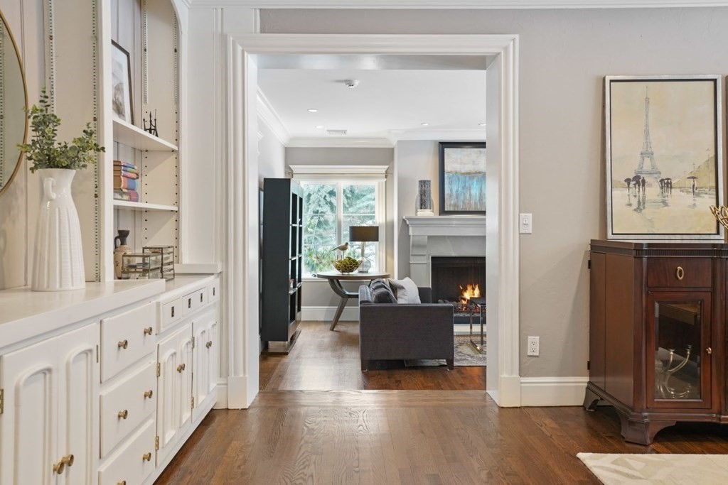 4 Woodcliff Road Wellesley, MA 02481 - Photo 13 of 37