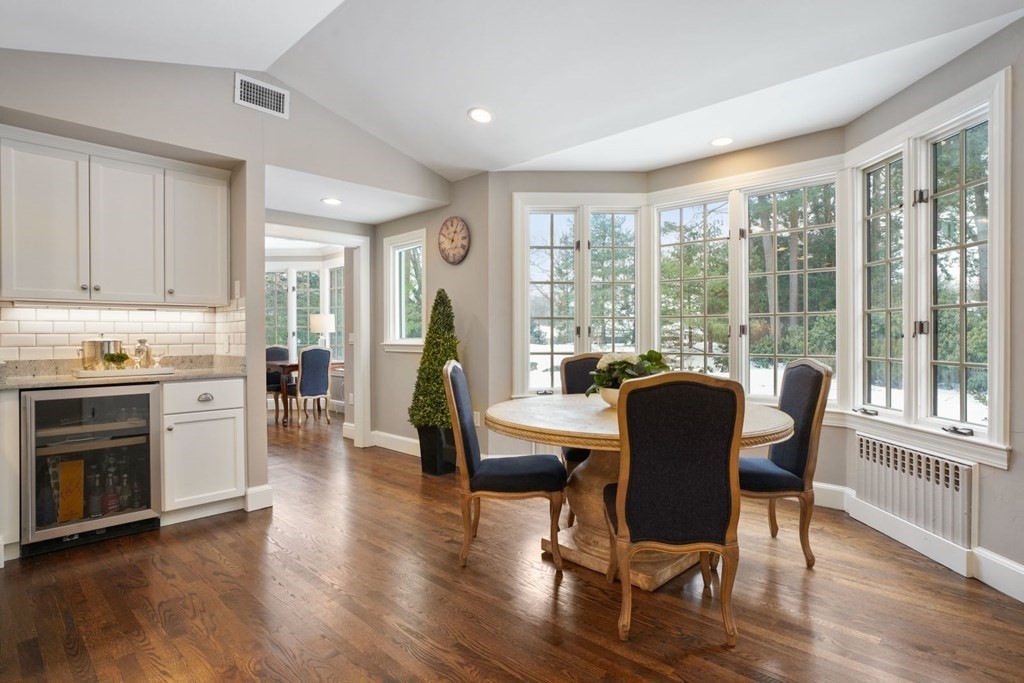 4 Woodcliff Road Wellesley, MA 02481 - Photo 19 of 37