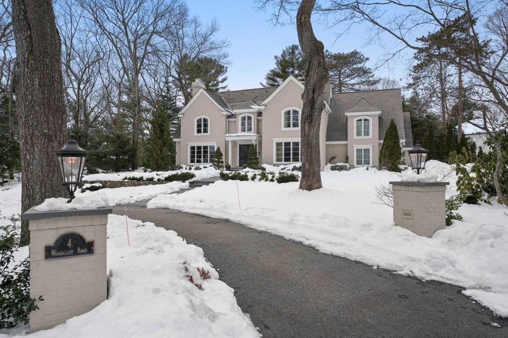 4 Woodcliff Road Wellesley, MA 02481 - Photo 2 of 37