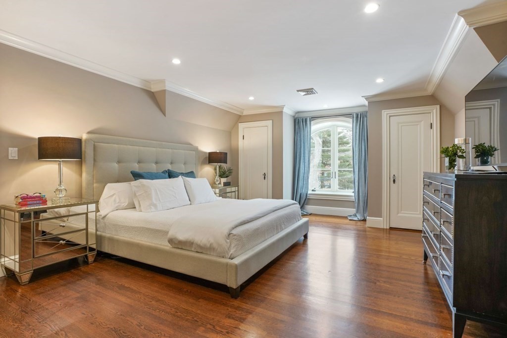 4 Woodcliff Road Wellesley, MA 02481 - Photo 23 of 37
