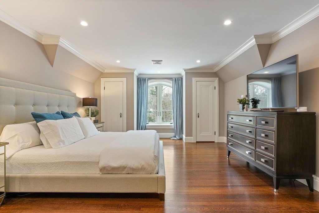 4 Woodcliff Road Wellesley, MA 02481 - Photo 24 of 37