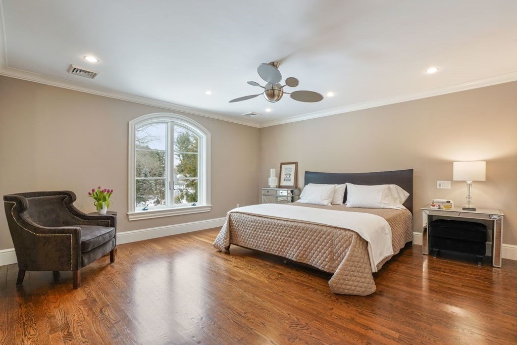 4 Woodcliff Road Wellesley, MA 02481 - Photo 27 of 37