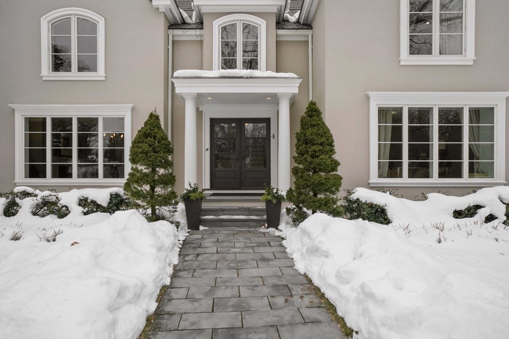4 Woodcliff Road Wellesley, MA 02481 - Photo 4 of 37