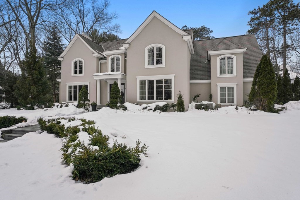 4 Woodcliff Road Wellesley, MA 02481 - Photo 5 of 37