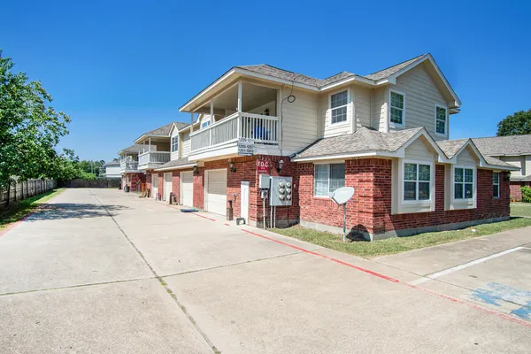 $1,725 | 1255 Lovett Street, Unit 1255, Tomball, TX 77375