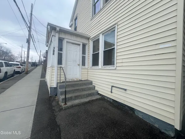 $209,900 | 708 East Street, Rensselaer, NY 12144