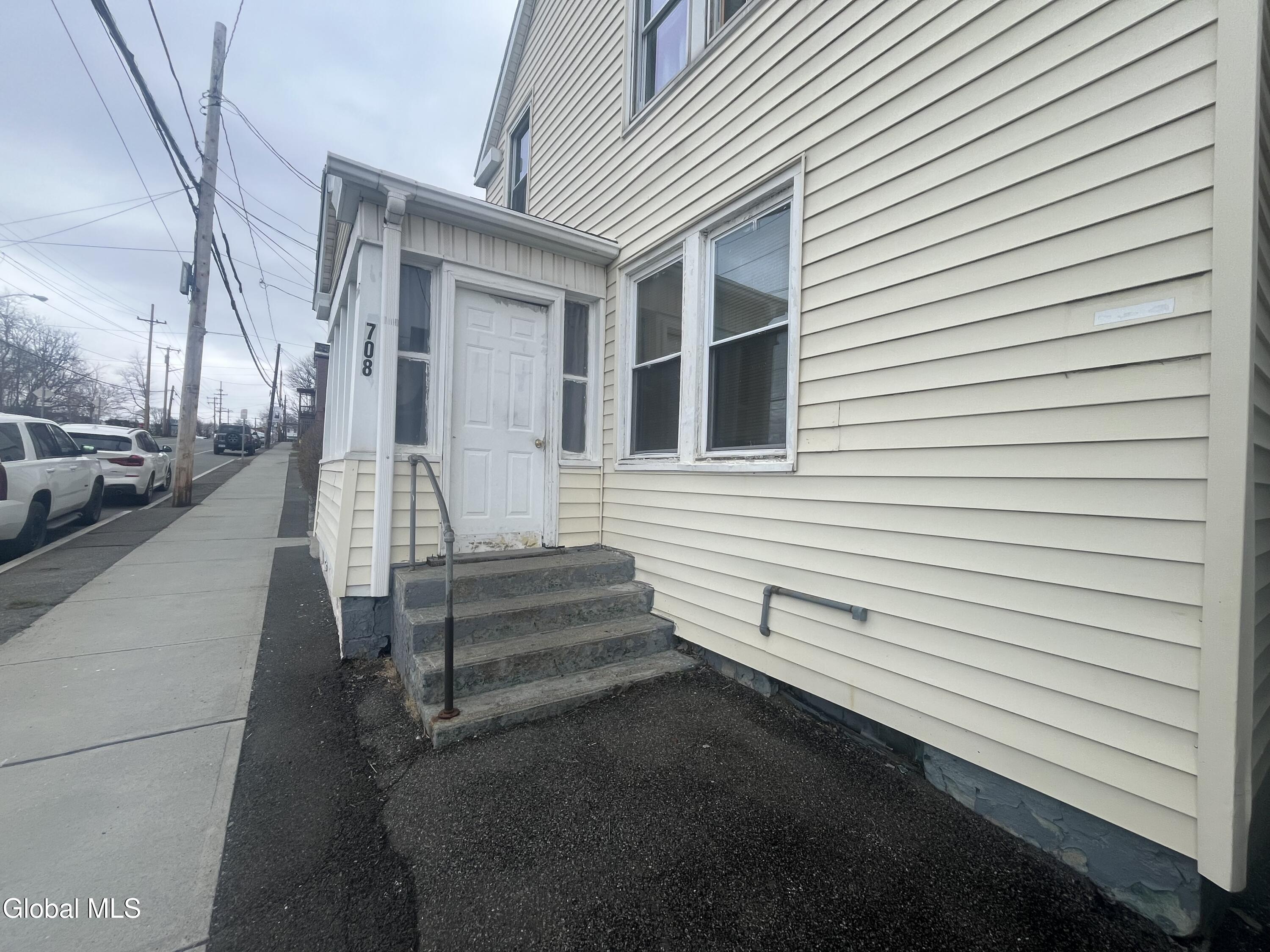 708 East Street Rensselaer, NY 12144 - Photo 3 of 29 side2