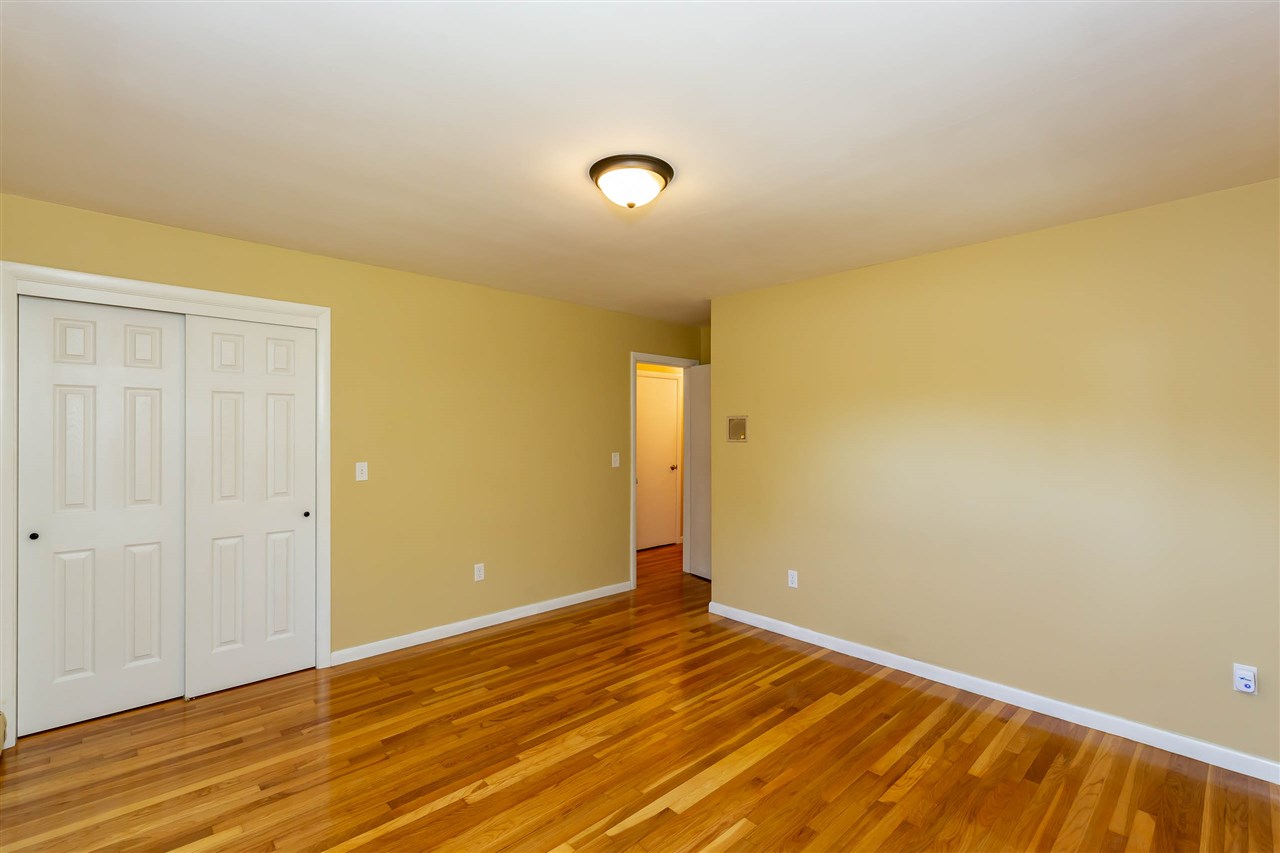 2071 River Road Manchester, NH 03104 - Photo 14 of 27