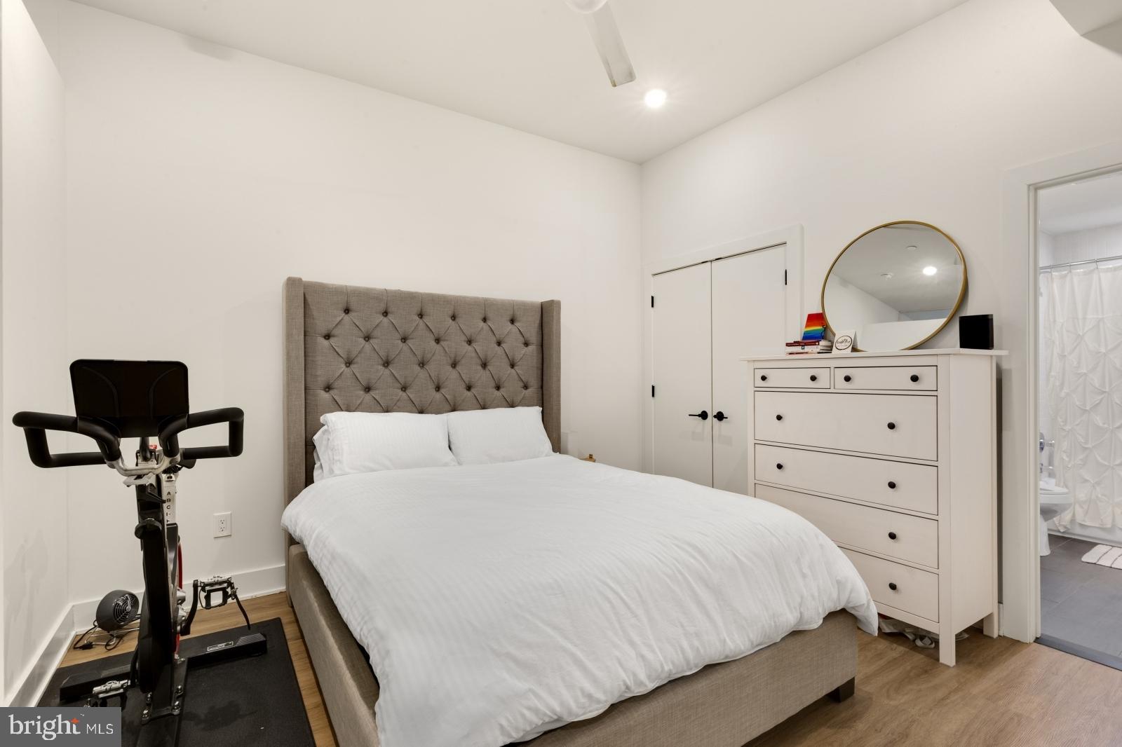 630 Federal Street, Unit 304 Philadelphia, PA 19147 - Photo 13 of 26 a bedroom with a bed and a lamp