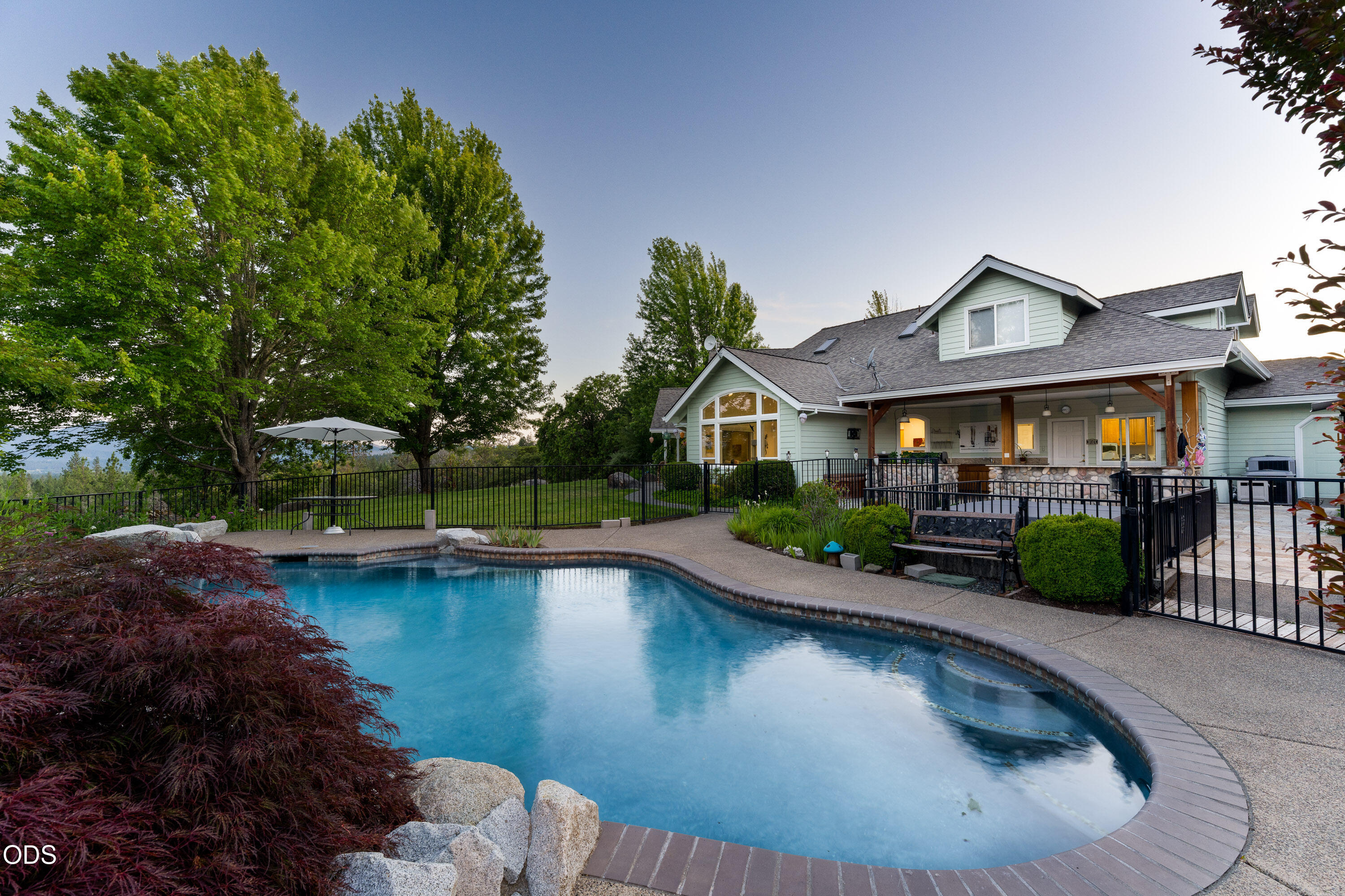 1117 Peco Road Grants Pass, OR 97526 - Photo 37 of 75 TWILIGHT (5 of 5)