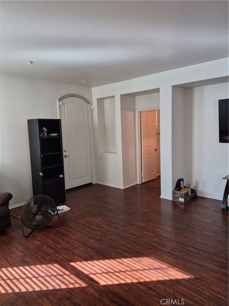 1785 Catania Drive Riverside, CA 92507 - Photo 14 of 47 Living Room. Lots of Light.