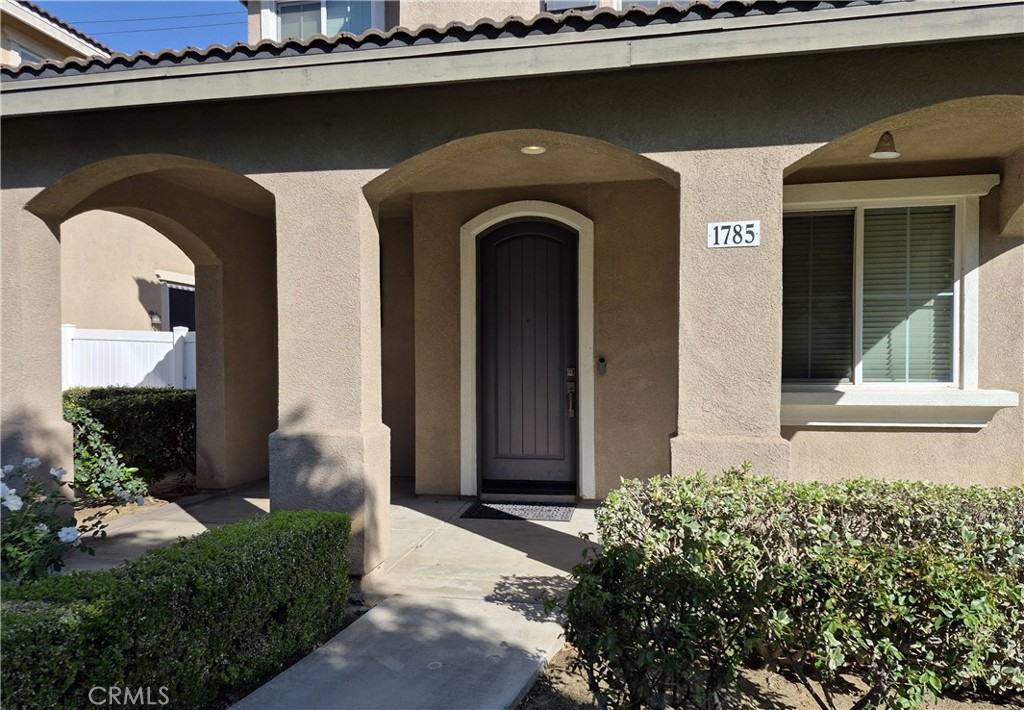 1785 Catania Drive Riverside, CA 92507 - Photo 2 of 47 Large Patio Front of House