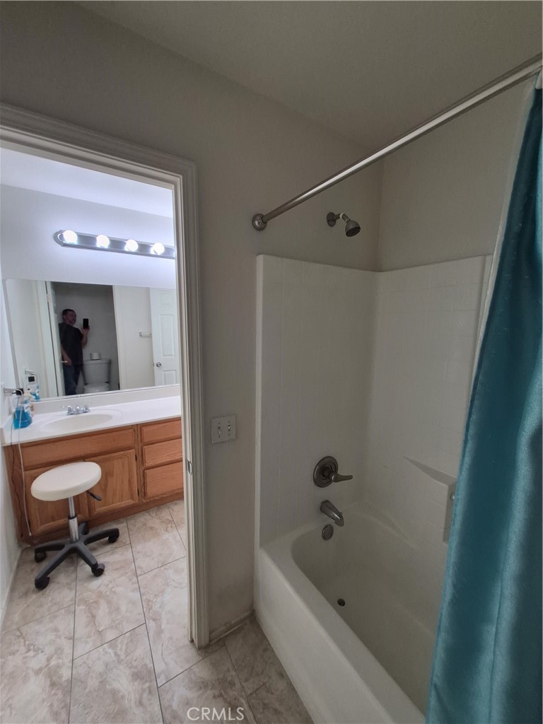 1785 Catania Drive Riverside, CA 92507 - Photo 27 of 47 Restroom #2 upstairs/ Bathroom/Shower/Bathtub