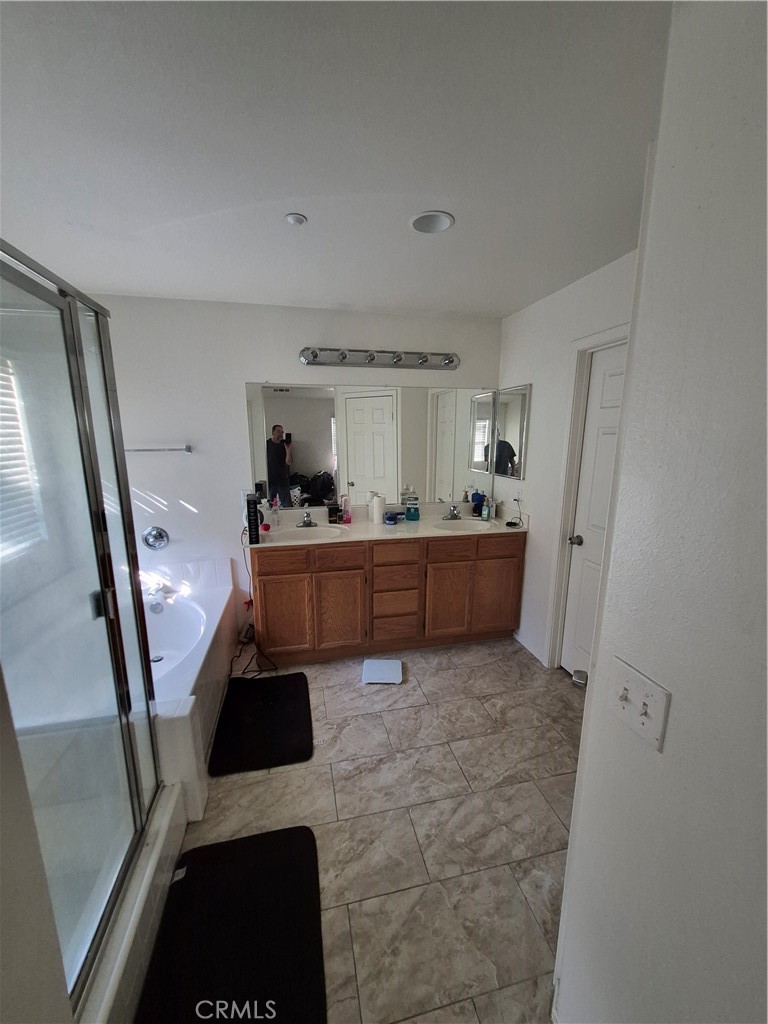 1785 Catania Drive Riverside, CA 92507 - Photo 36 of 47 In Suite Restroom with Separate Shower and Bathtub. Double sink.