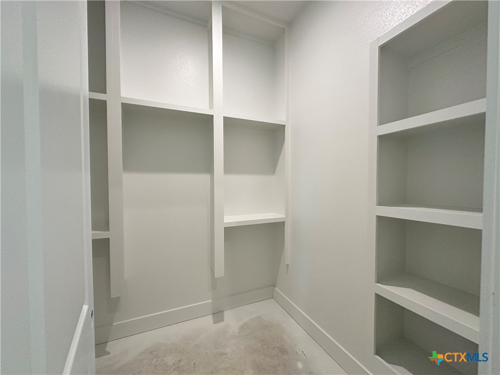 418 Dos Rios Drive Belton, TX 76513 - Photo 17 of 41 a view of an empty walk in closet