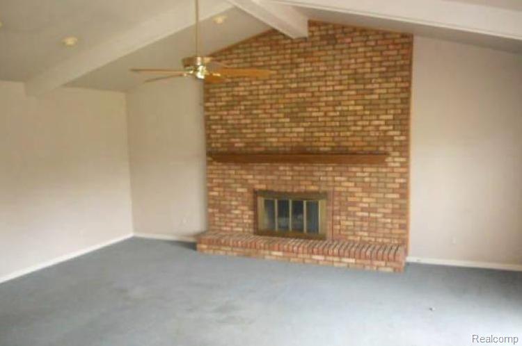 1949 North Kilburn Road Rochester, MI 48306 - Photo 5 of 7 7091633870 Family room.JPG