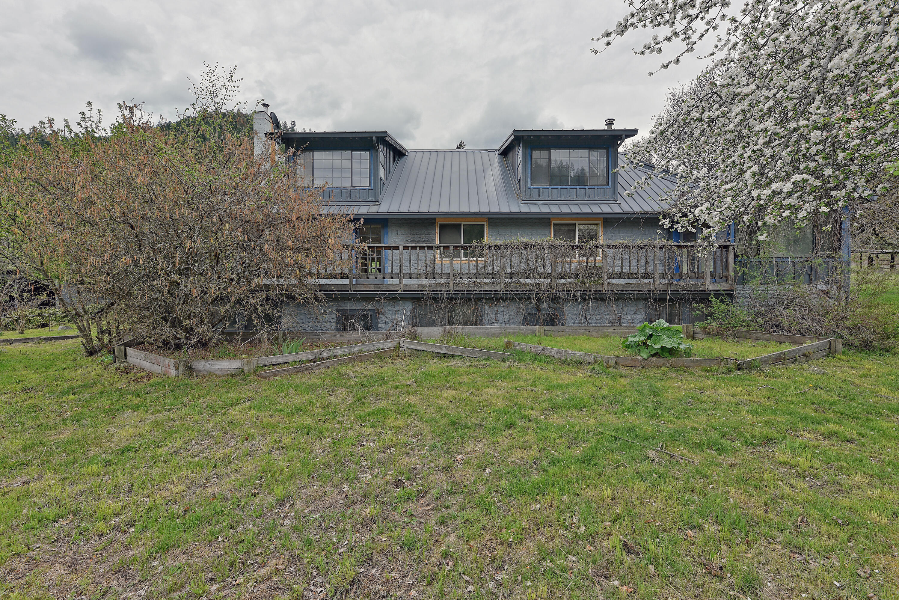 6285 Thompson Creek Road Jacksonville, OR 97530 - Photo 24 of 38 23