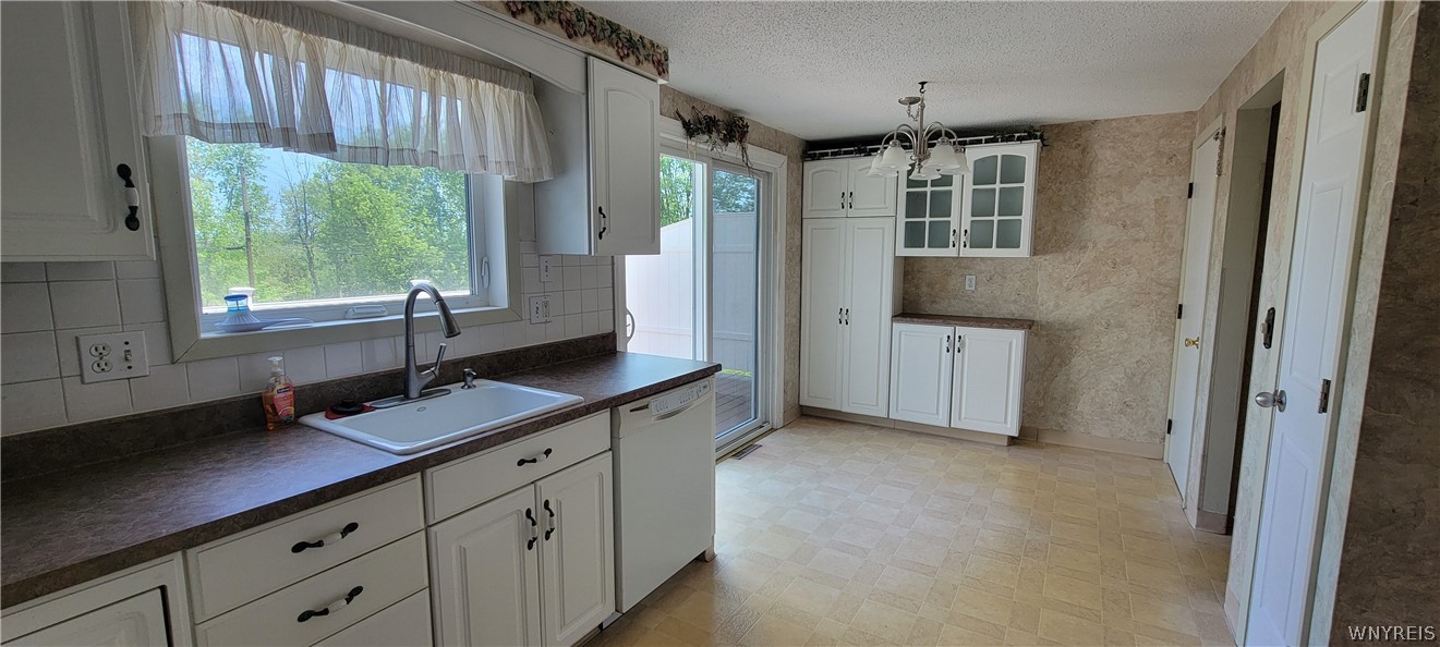 7053 Old English Road Lockport Town, NY 14094 - Photo 8 of 40