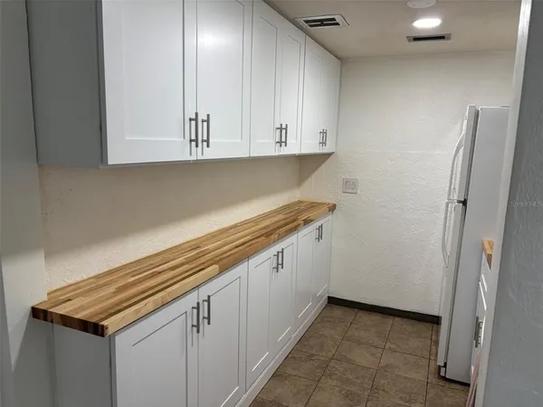 $1,500 | 2020 World Pkwy Boulevard, Unit 10, Clearwater, FL 33763