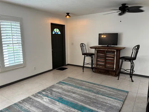 $1,500 | 2020 World Pkwy Boulevard, Unit 10, Clearwater, FL 33763