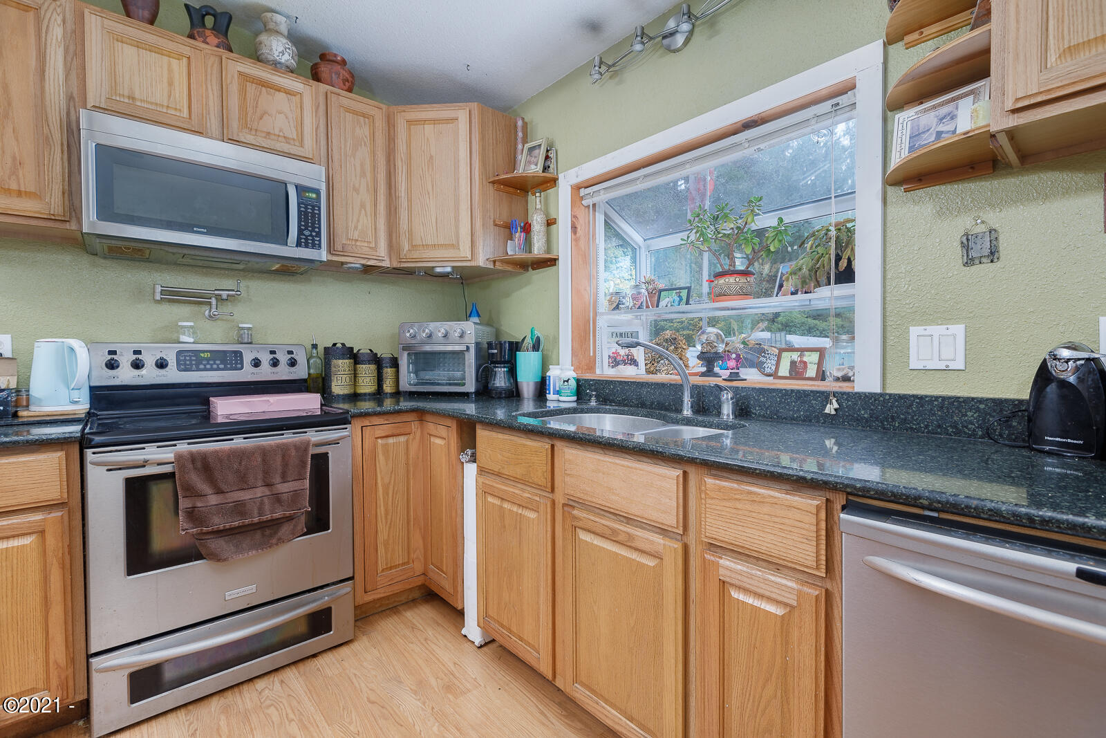 1240 Northwest Dundon Road Toledo, OR 97391 - Photo 9 of 38 -09