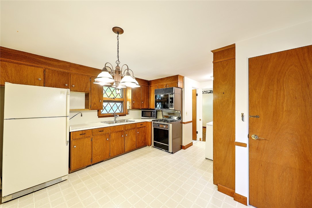 162 Angell Road Cumberland, RI 02864 - Photo 15 of 41