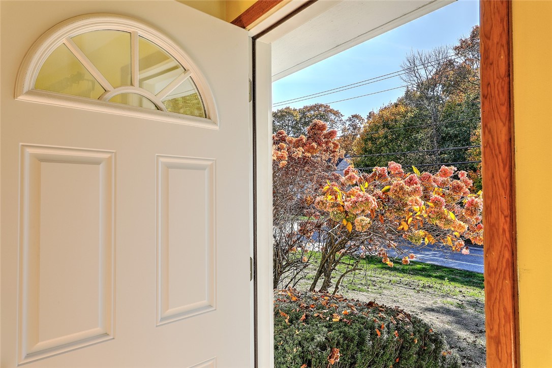 162 Angell Road Cumberland, RI 02864 - Photo 6 of 41