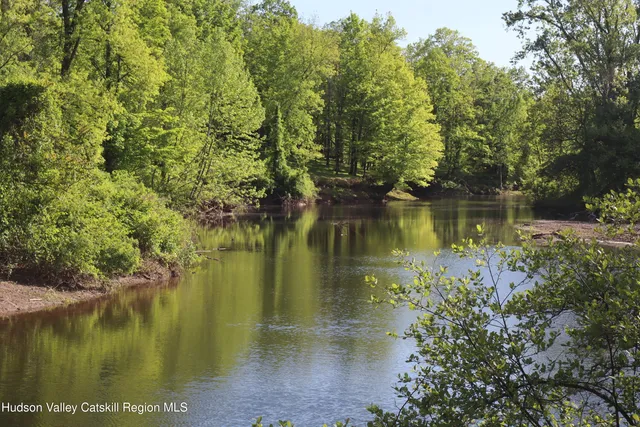 $479,000 | 432 Kings Highway, Saugerties, NY 12477