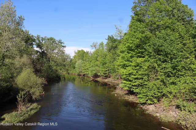 $479,000 | 432 Kings Highway, Saugerties, NY 12477