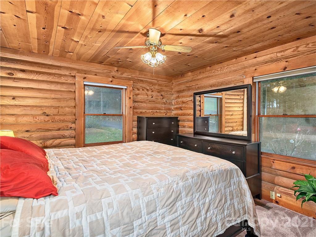 70 Rock Rest Road Hendersonville, NC 28739 - Photo 12 of 35 Gallery Image 12