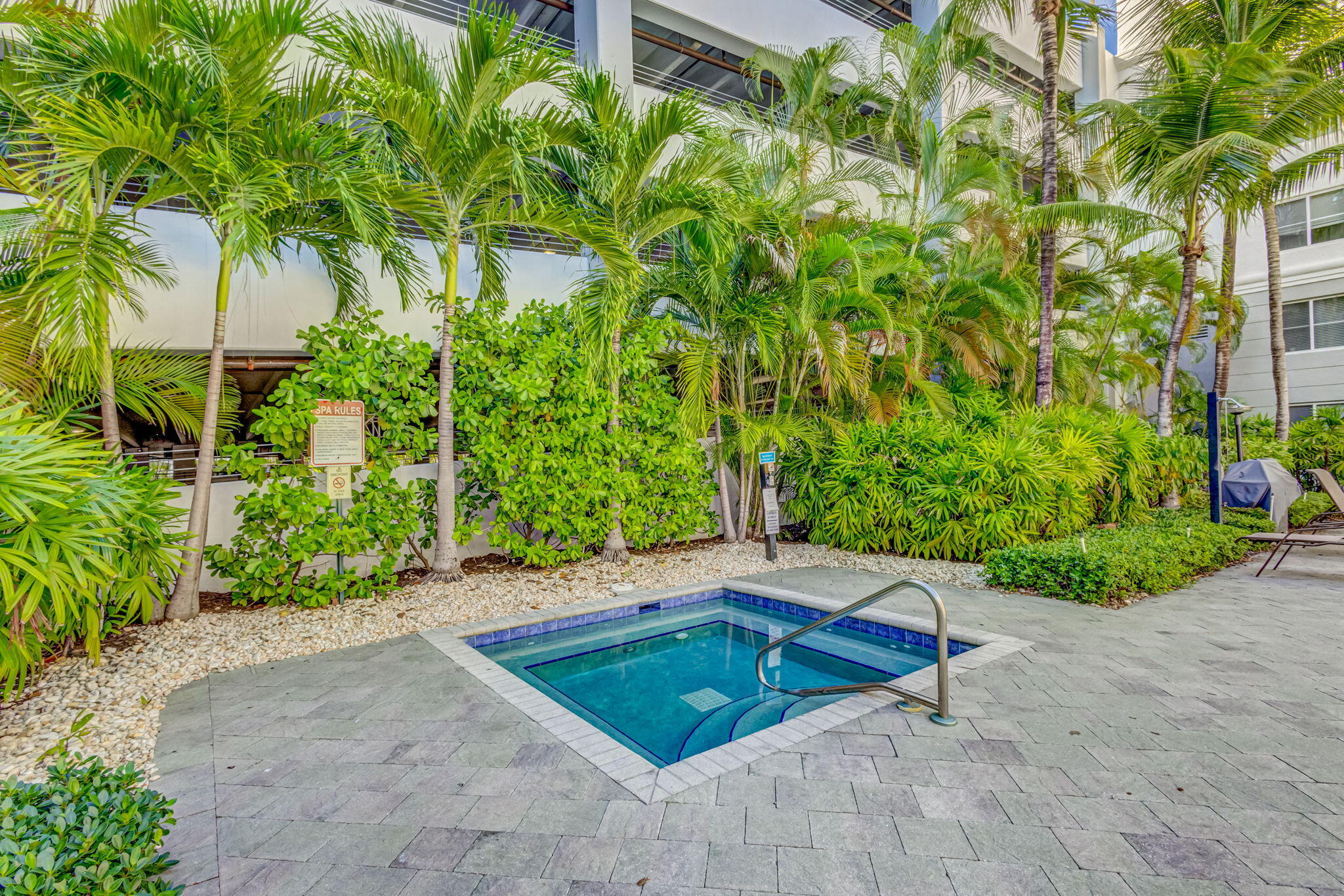 1660 Renaissance Commons Boulevard, Unit 2627 Boynton Beach, FL 33426 - Photo 21 of 32 a view of a backyard with plants