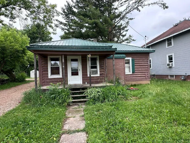 $155,000 | 107 North Forest Avenue, Gillett, WI 54124