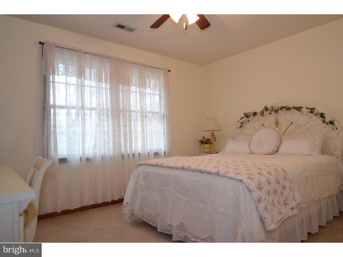 129 Oak Leaf Road Berlin, NJ 08009 - Photo 13 of 23