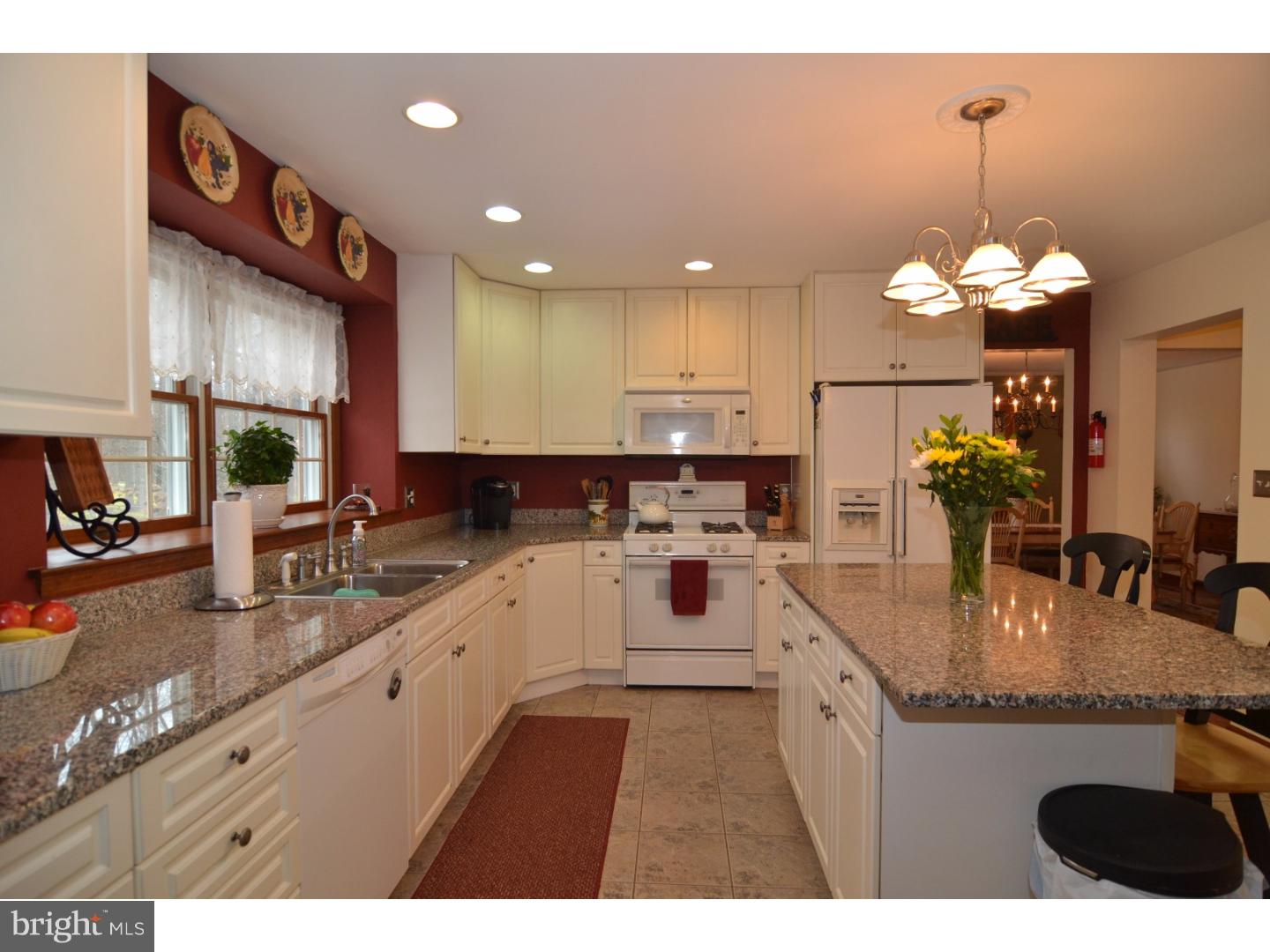 129 Oak Leaf Road Berlin, NJ 08009 - Photo 6 of 23