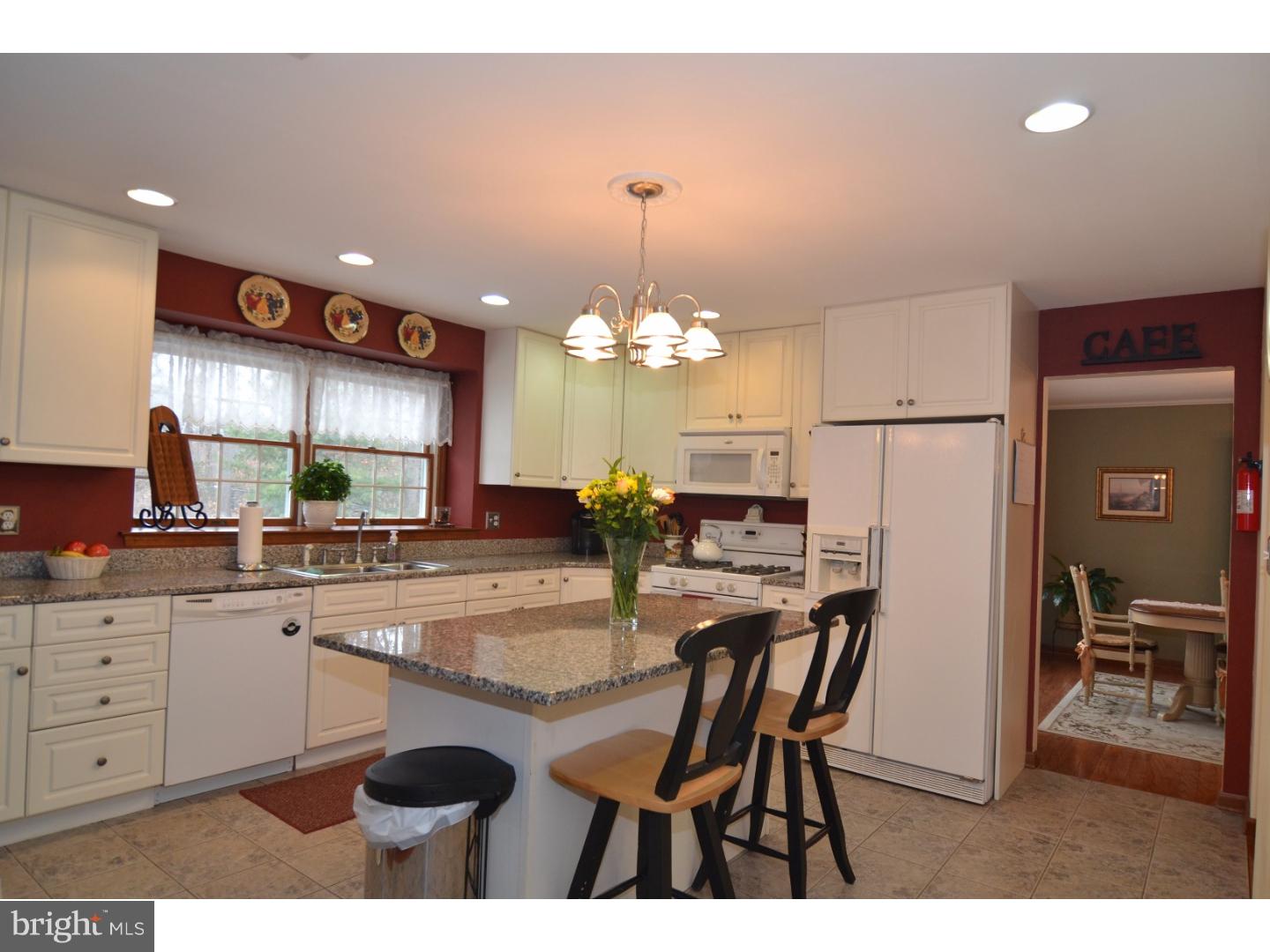 129 Oak Leaf Road Berlin, NJ 08009 - Photo 7 of 23