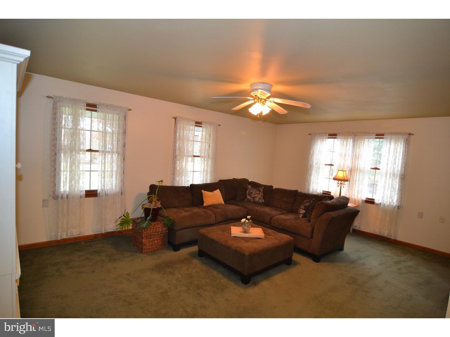 129 Oak Leaf Road Berlin, NJ 08009 - Photo 9 of 23