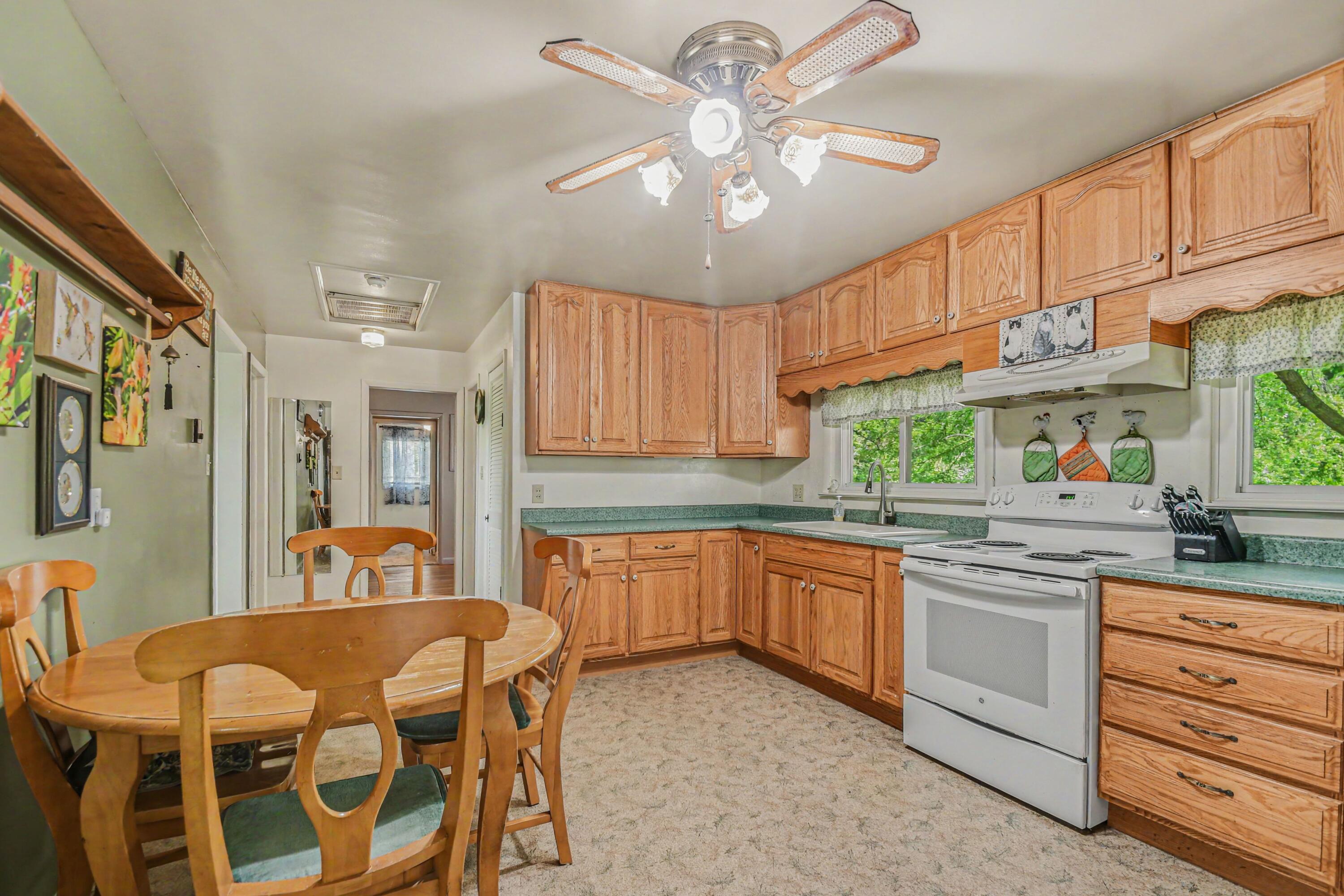 3421 Wyant Road Niles, MI 49120 - Photo 8 of 32 Kitchen