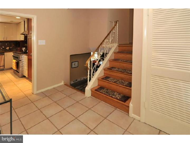 268 Pepper Road Huntingdon Valley, PA 19006 - Photo 3 of 24 Foyer