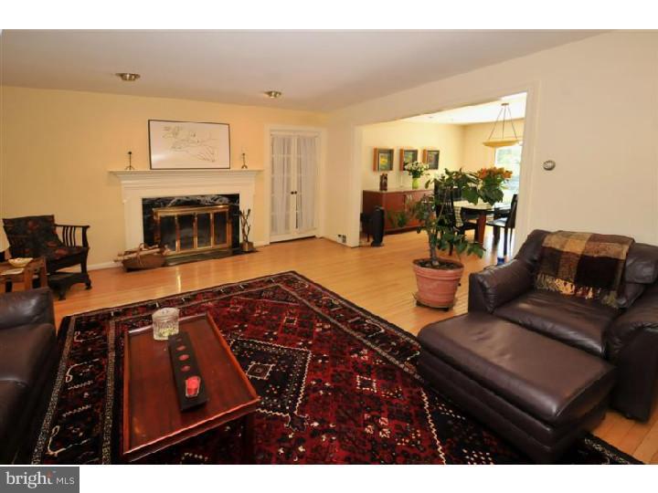 268 Pepper Road Huntingdon Valley, PA 19006 - Photo 4 of 24 Living Room